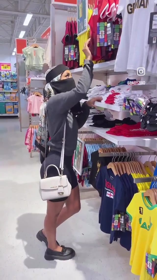19yr old hijab slut flashing in public store and posting it on instagram