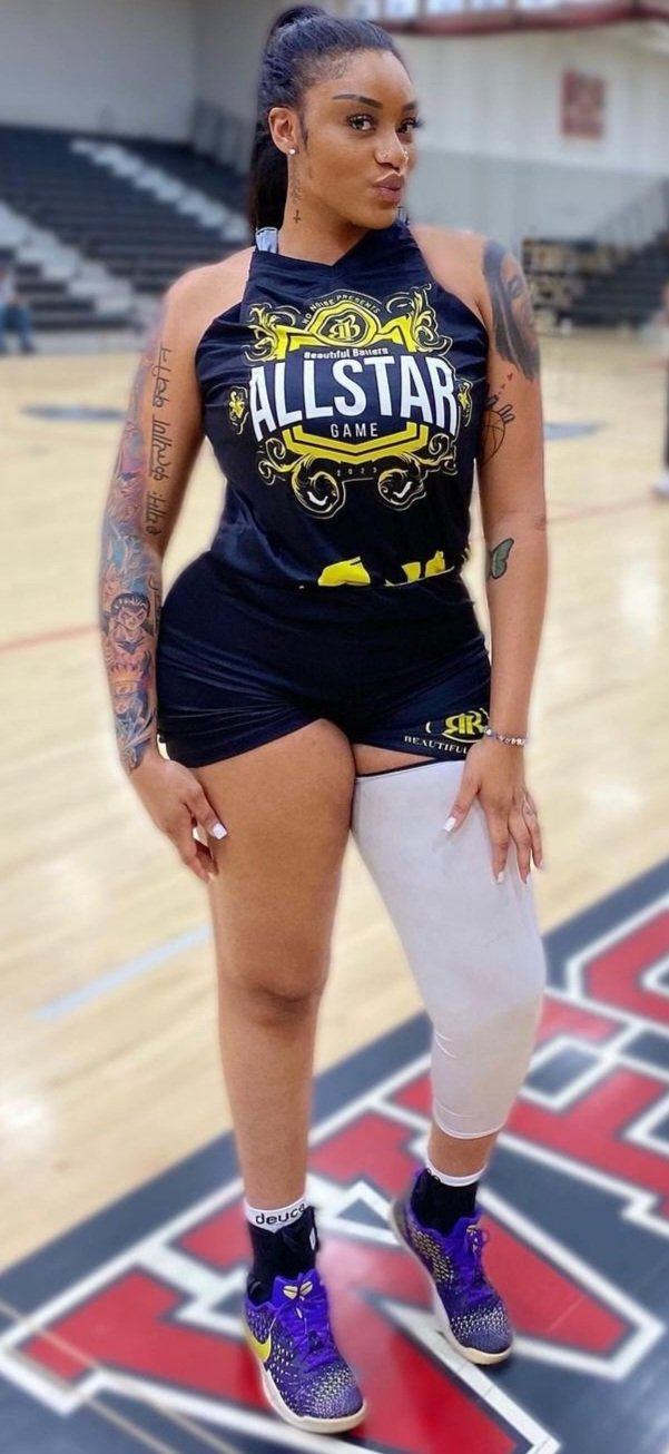 6'4 Tall Thick Gorgeous 🇳🇬🇺🇲 Amazon Milf.. Ex Baller🏀.. Instagram Influencer.. 12