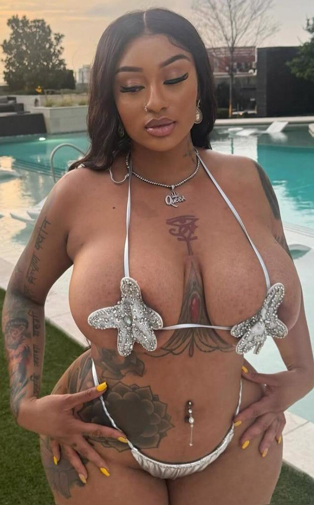 6'4 Tall Thick Gorgeous 🇳🇬🇺🇲 Amazon Milf.. Ex Baller🏀.. Instagram Influencer.. 42