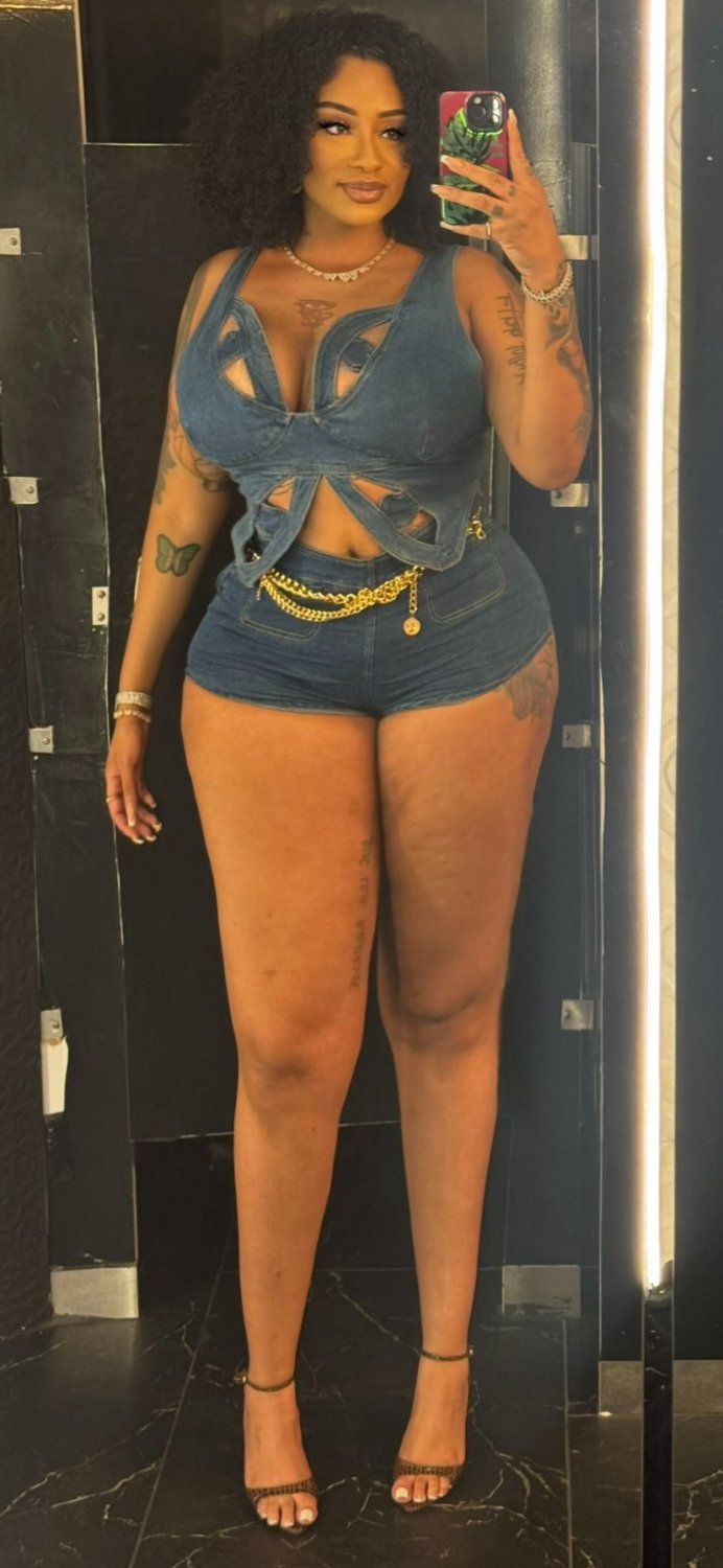 6'4 Tall Thick Gorgeous 🇳🇬🇺🇲 Amazon Milf.. Ex Baller🏀.. Instagram Influencer.. 11