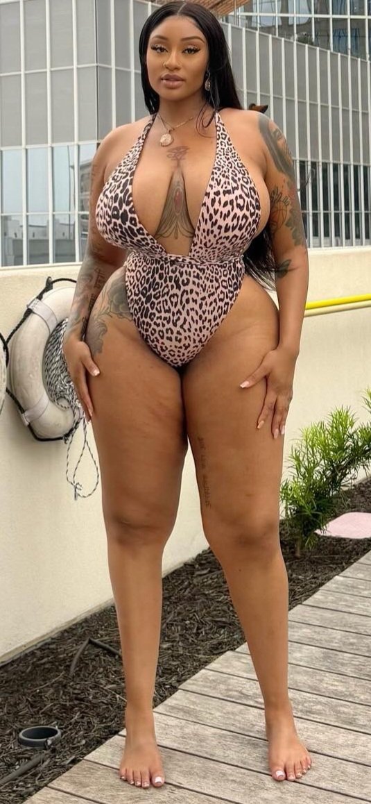 6'4 Tall Thick Gorgeous 🇳🇬🇺🇲 Amazon Milf.. Ex Baller🏀.. Instagram Influencer.. 17