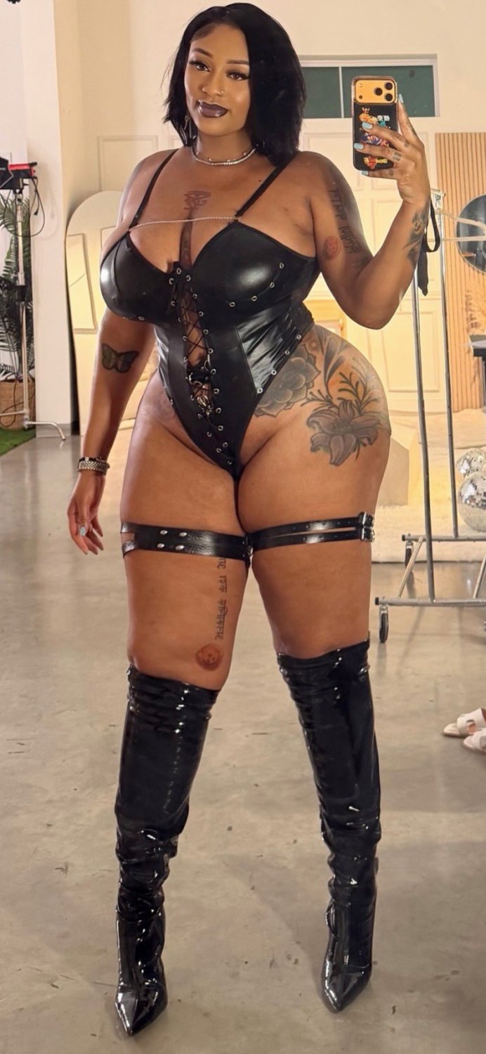 6'4 Tall Thick Gorgeous 🇳🇬🇺🇲 Amazon Milf.. Ex Baller🏀.. Instagram Influencer.. 23