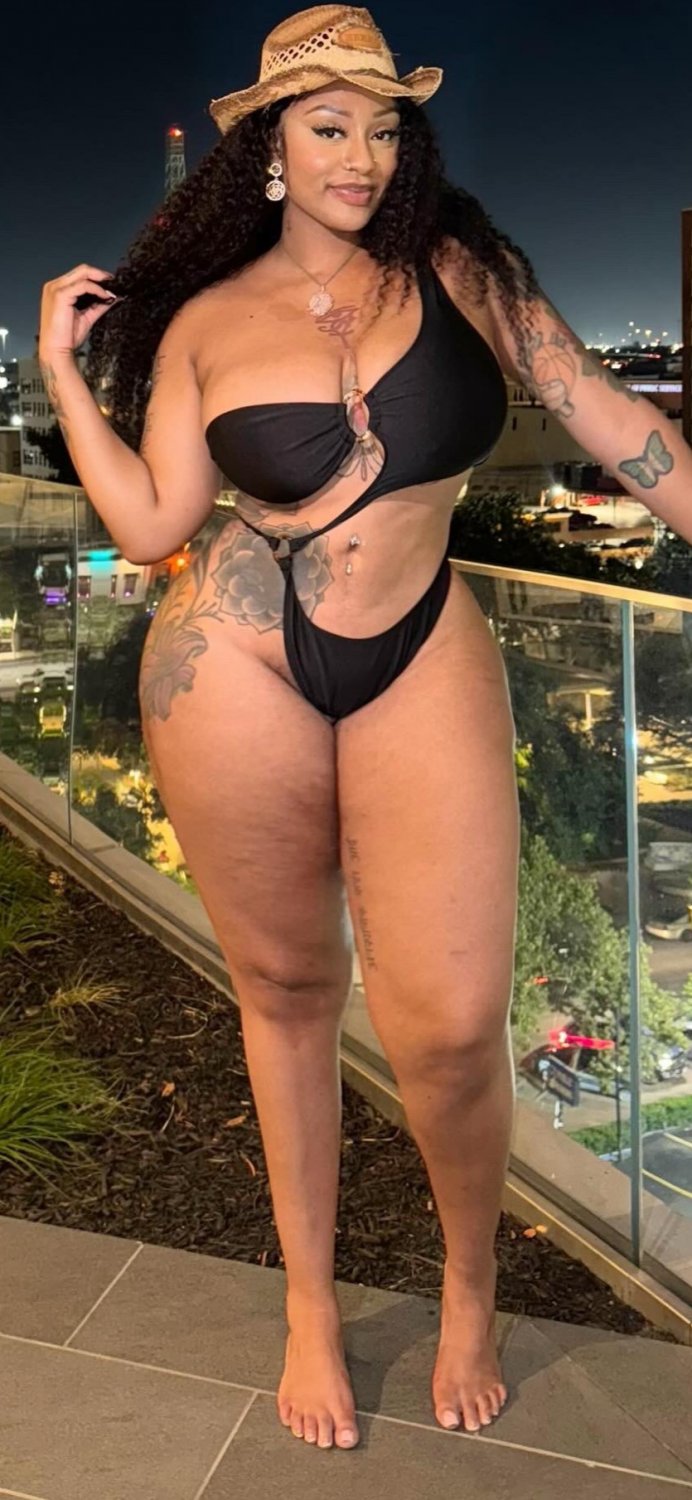6'4 Tall Thick Gorgeous 🇳🇬🇺🇲 Amazon Milf.. Ex Baller🏀.. Instagram Influencer.. 20