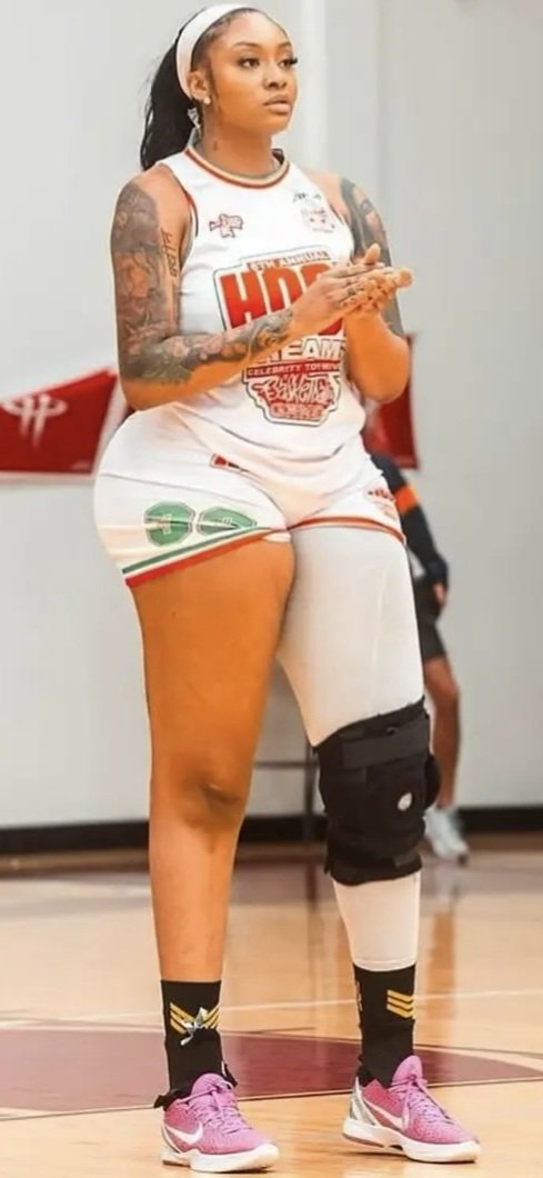6'4 Tall Thick Gorgeous 🇳🇬🇺🇲 Amazon Milf.. Ex Baller🏀.. Instagram Influencer.. 9