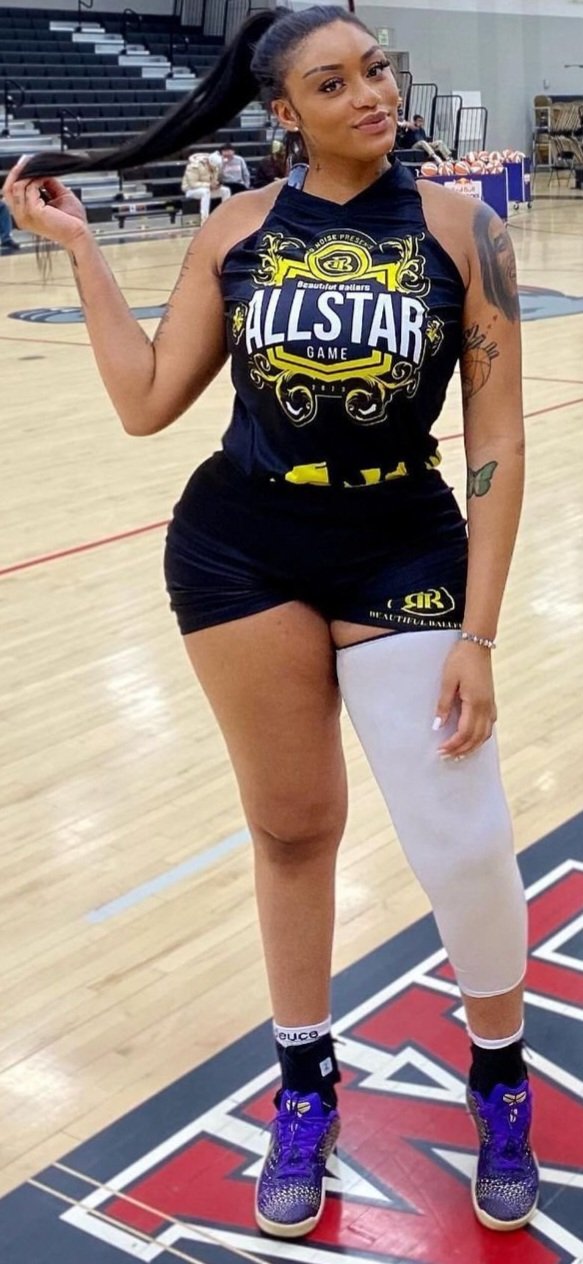 6'4 Tall Thick Gorgeous 🇳🇬🇺🇲 Amazon Milf.. Ex Baller🏀.. Instagram Influencer.. 15