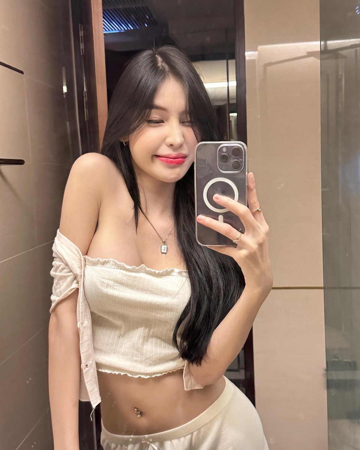 Asian Thai ABG Fucks like a VIP Escort - Asian Teen Creampie and AMAZING BLOW JOB (17min video leak) 31