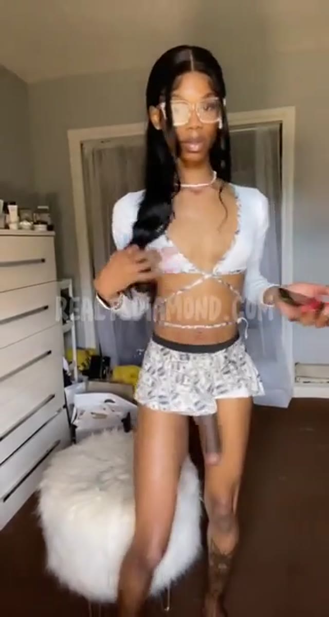Big Black Trans Dick Getting Sucked On 🤤🍫💦 (BBC, Blowjob, Jerking, Facial, Cum)