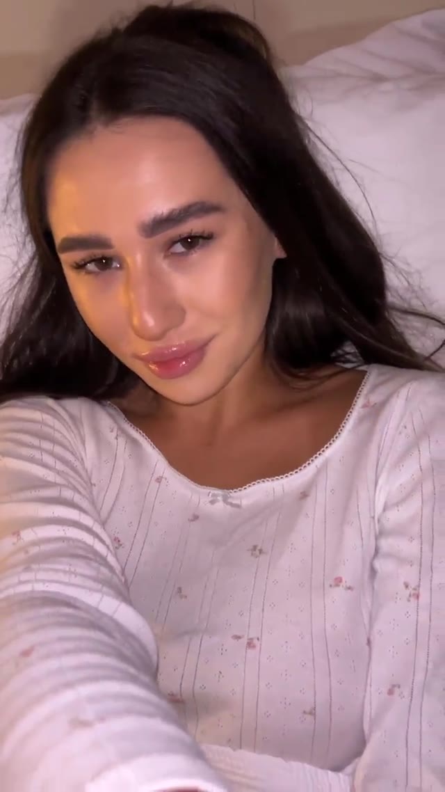 LEGAL CURVY ALT TEEN PLAYS WITH HERSELF AS MAN JERKS OFF TO HER ON OMEGLE