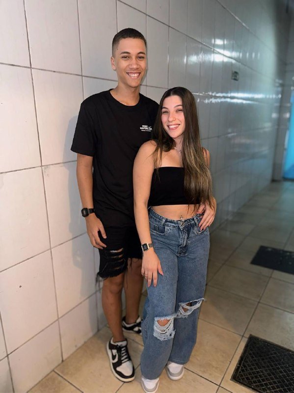 Loira novinha gostosa foi vazada aqui no erome, putinha caiu na net fudendo 1