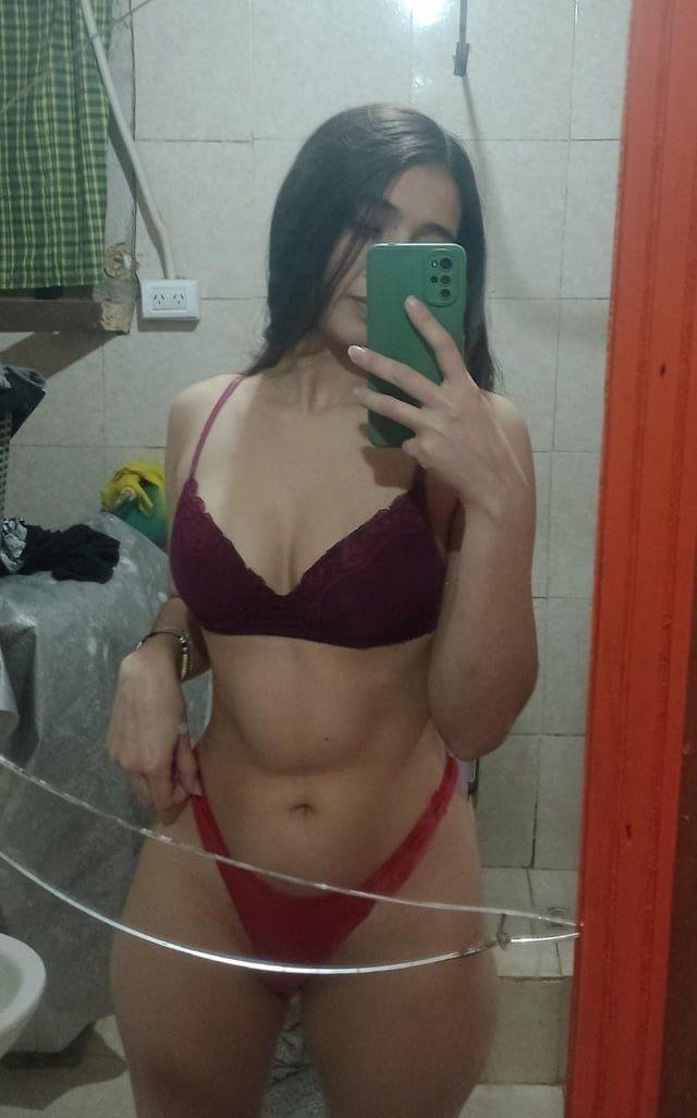 Novinha gostosa vazada pelo ficante. essa daqui e uma delicia ! amador, vazou, vazados, erome (2) 1