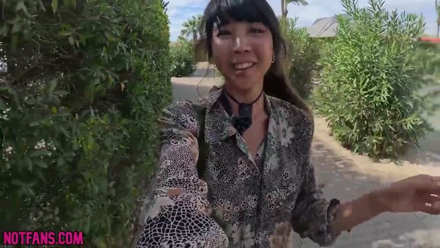 Petite girl got herself kicked out of massage for attempting sex