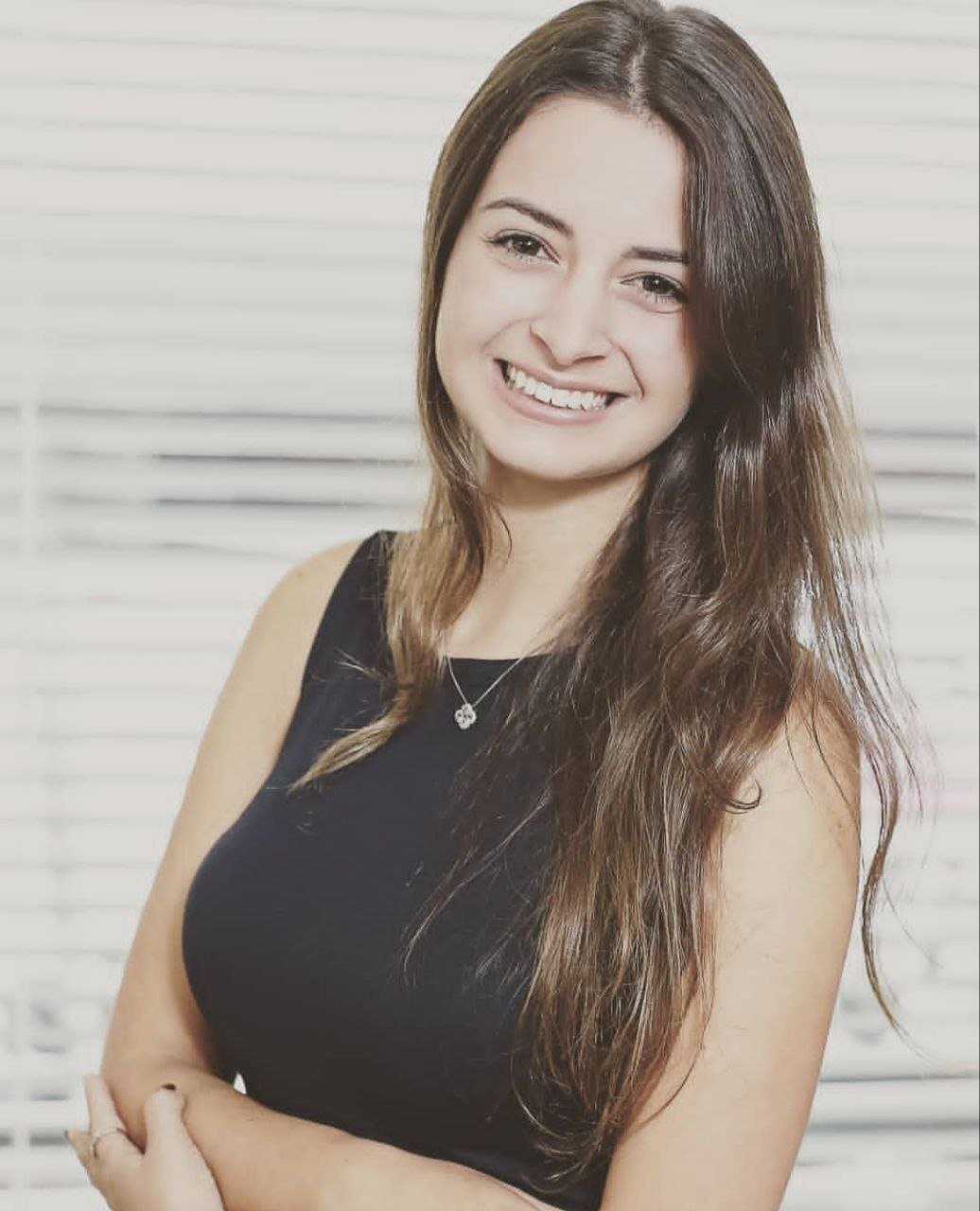 Puta gostosa sabor novinha caiu na net se exibindo, safada mandou nudes e foi vazada Erome Brasil 1