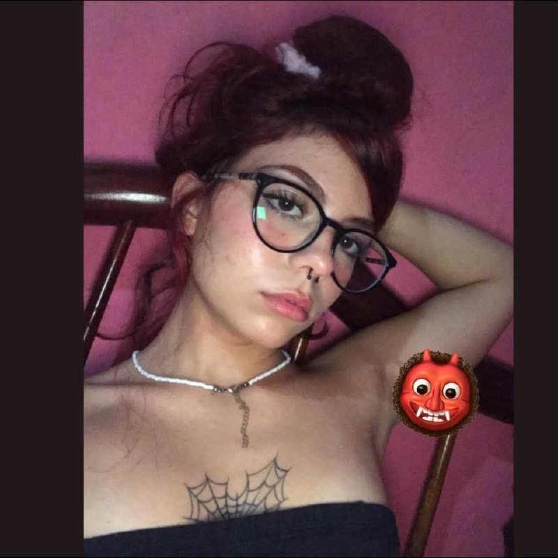 Putinha maconheira confiou no ex! novinha vazada caiu na net com o plug anal enfiado no cuzinho 10