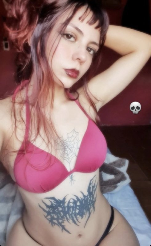 Putinha maconheira confiou no ex! novinha vazada caiu na net com o plug anal enfiado no cuzinho 3
