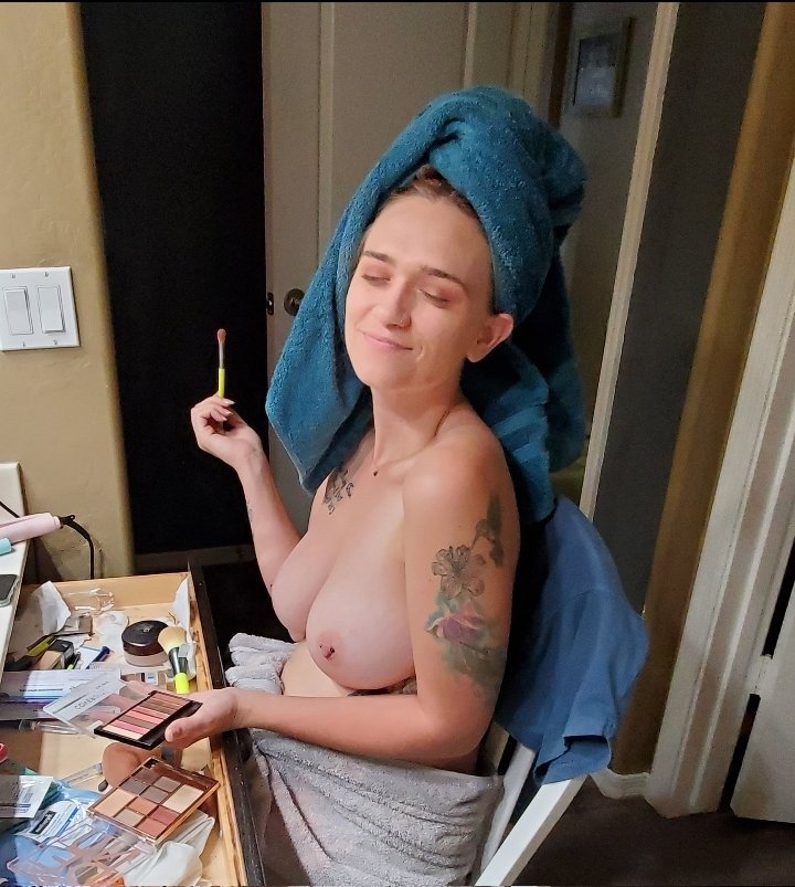 Real wife puts herself on display to pay off her student loans 25