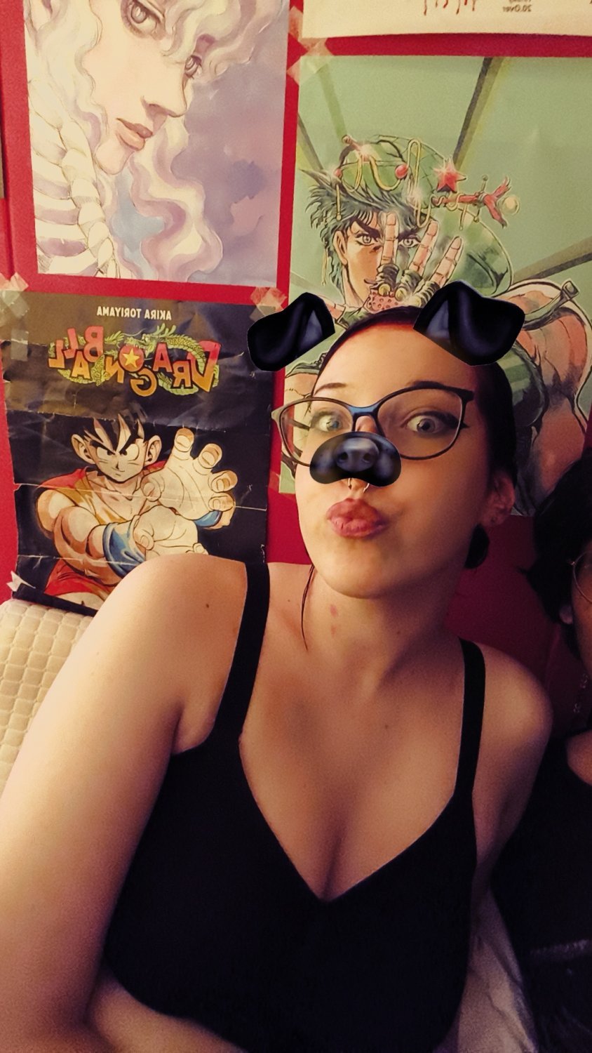 Safada deixou o corno tirar fotos dela de 4 e foi vazada mostrando o cuzinho aqui no erome 1