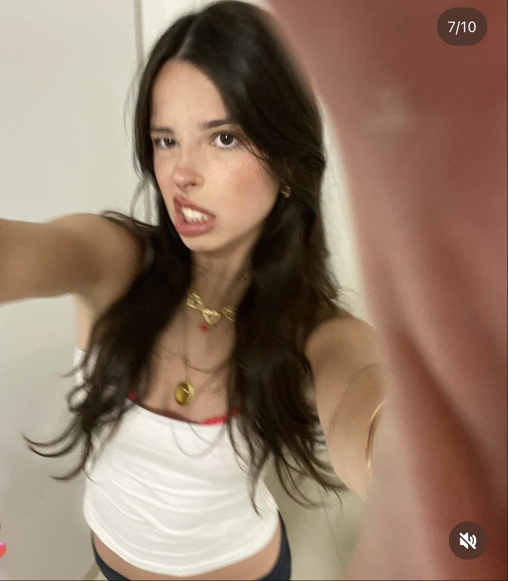 Universitária canadense e as amigas adoram mostrar a bunda (7) 2