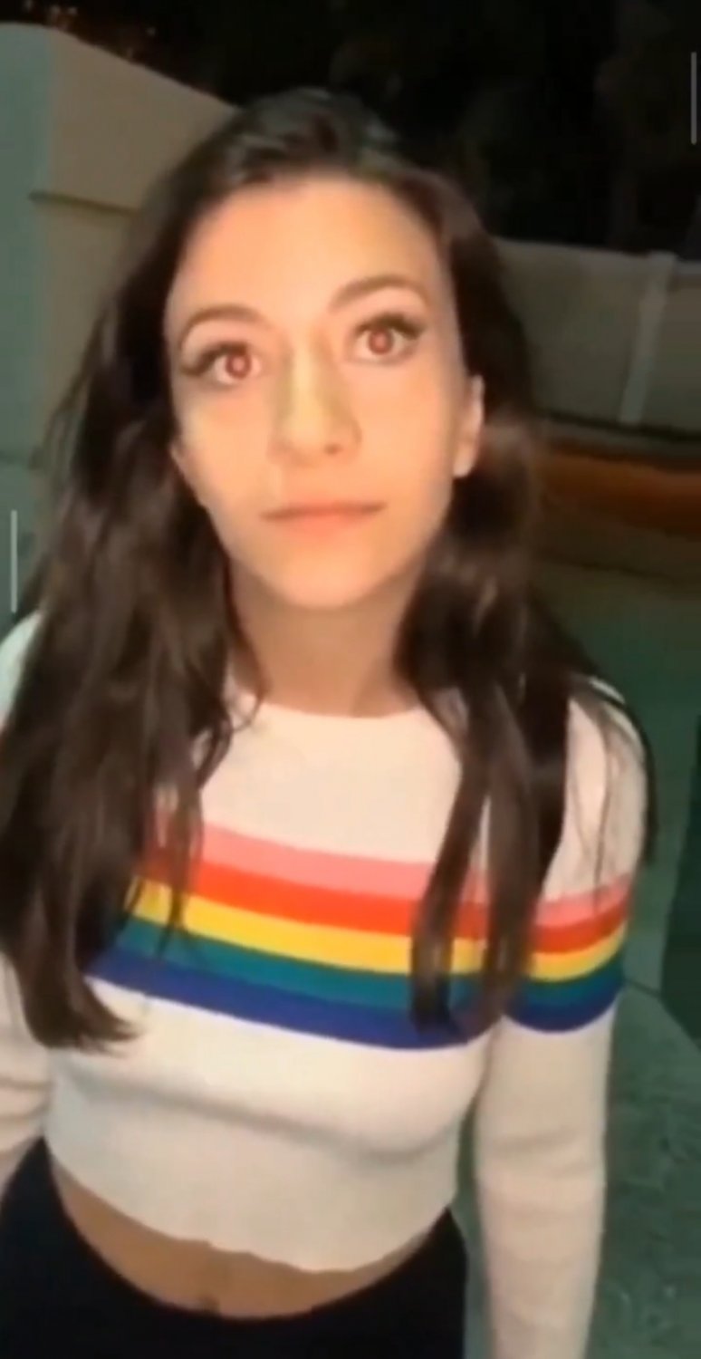 This hoe paying off her loan in public after hiding bro for so long 1
