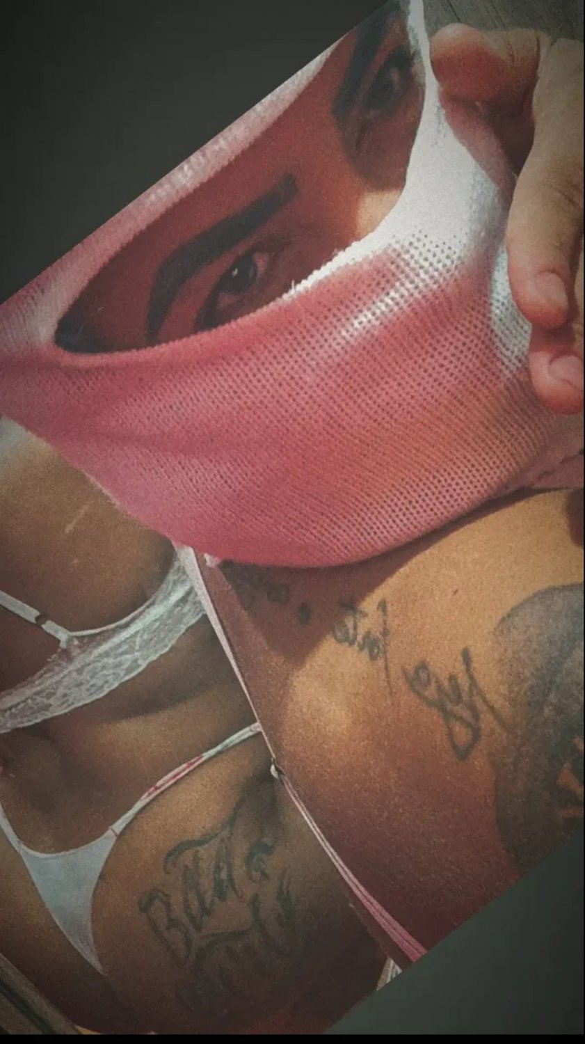 Vazou Corno exibindo a esposa novinha cavala anal!! videos novos erome videos brasil videos vazados (2) 2