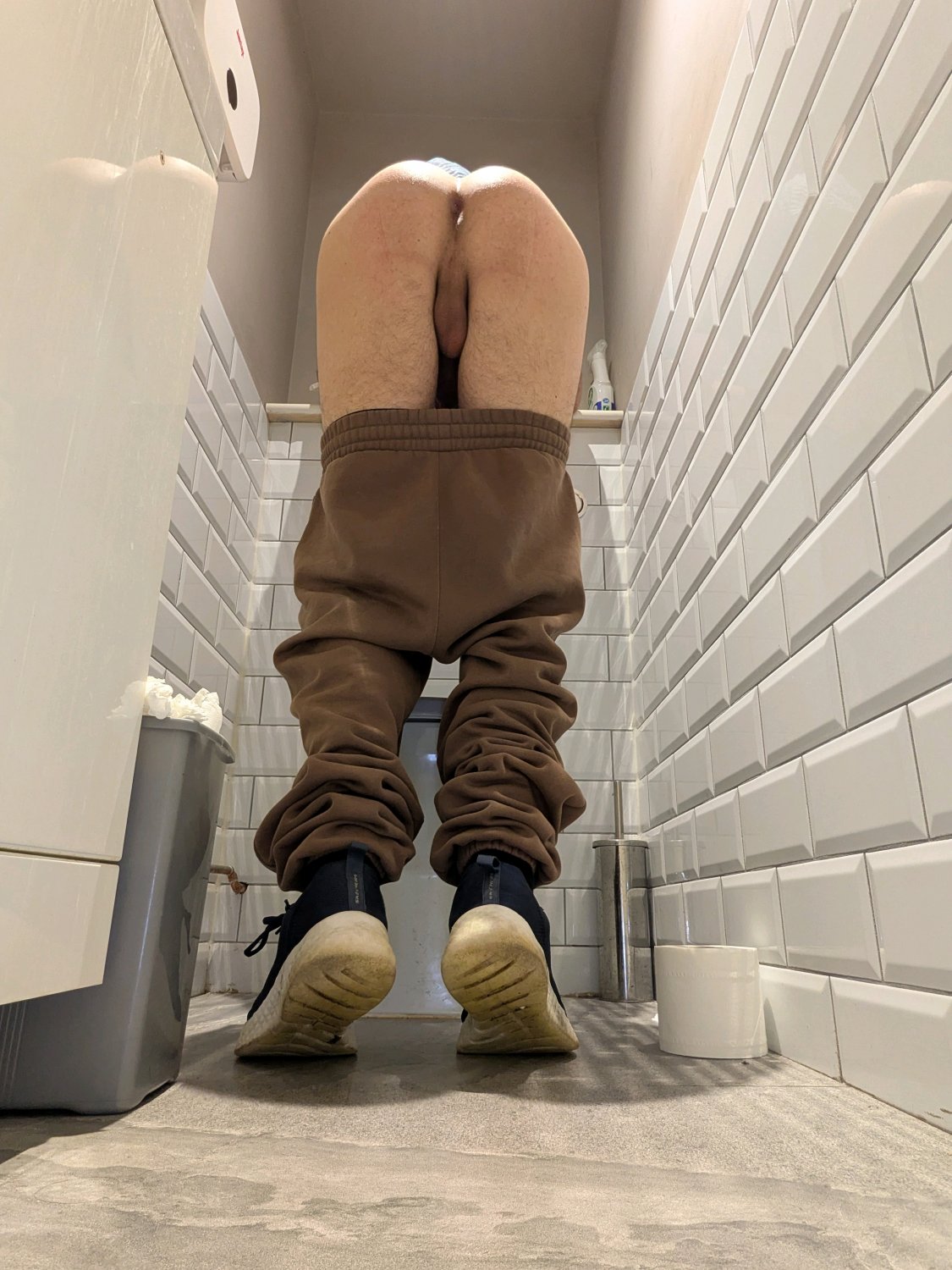 Erome-Sissy mit dickem Arsch bloßgestellt (2) 2