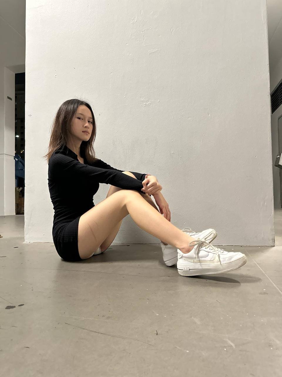 xmm sg singapore loves to tease in public at the lift lobby 29