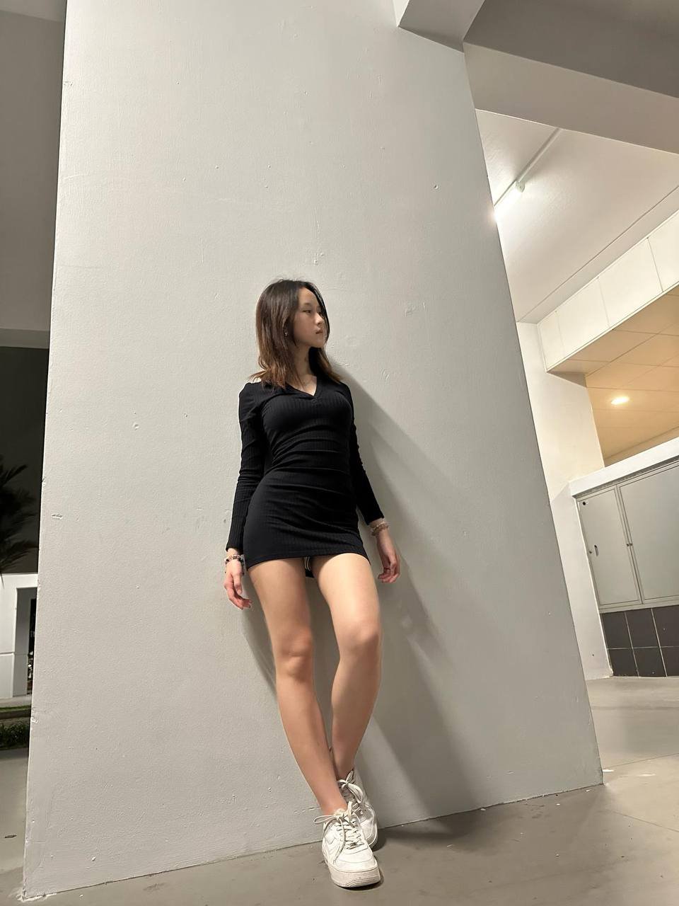 xmm sg singapore loves to tease in public at the lift lobby 5